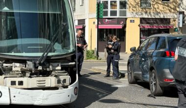 un tram et une voiture s'entrechoquent violemment, les TCL perturbés
