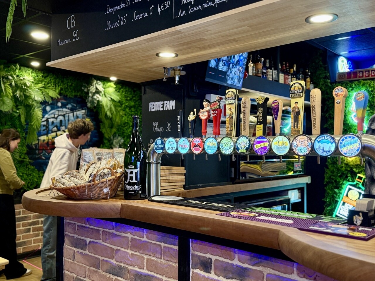 Lille. Avec sa déco et ses petits prix, ce nouveau bar va vite devenir le QG des étudiants