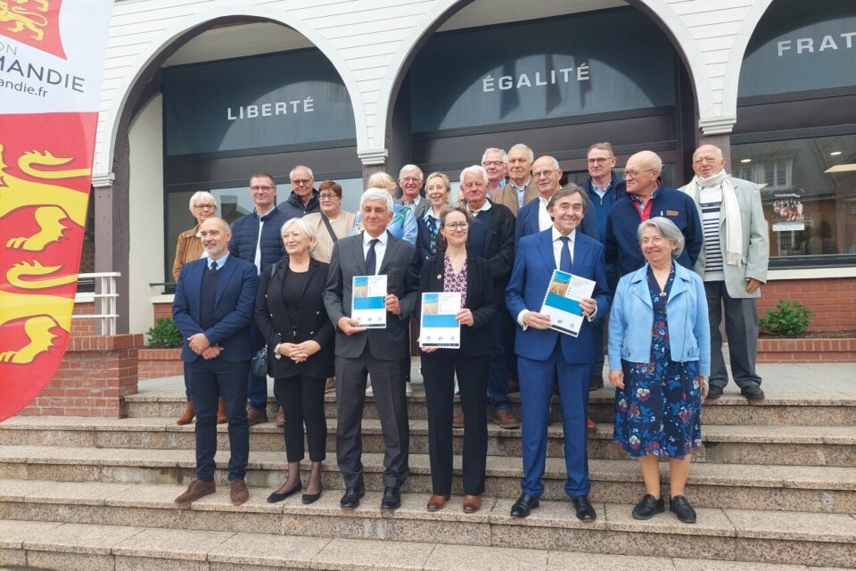 Photo de famille lors de la venue des deux présidents.