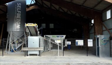 un distributeur automatique de béton installé