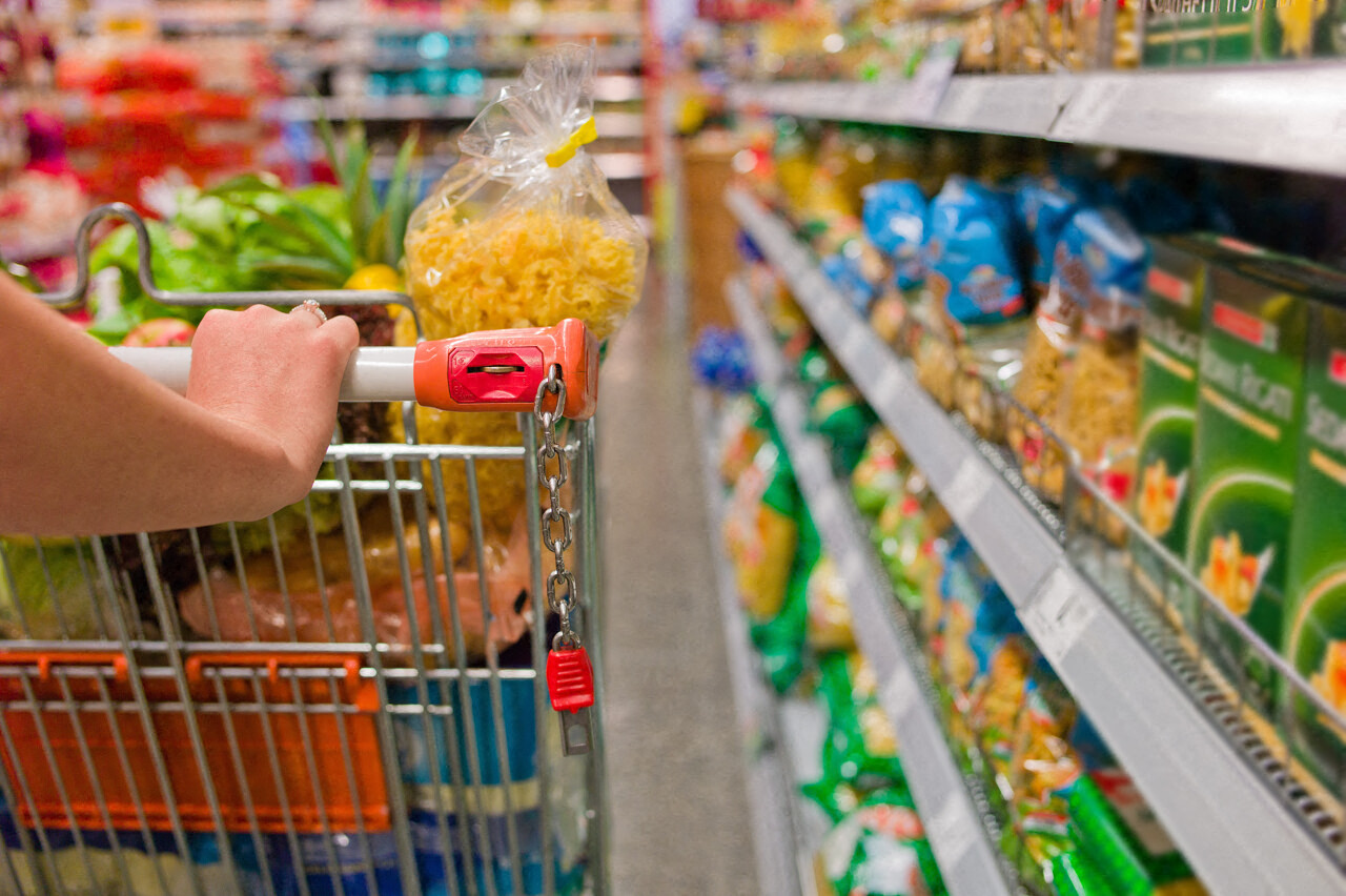 des habitants vont recevoir 100 €/mois pour faire leurs courses, voici qui ça concerne