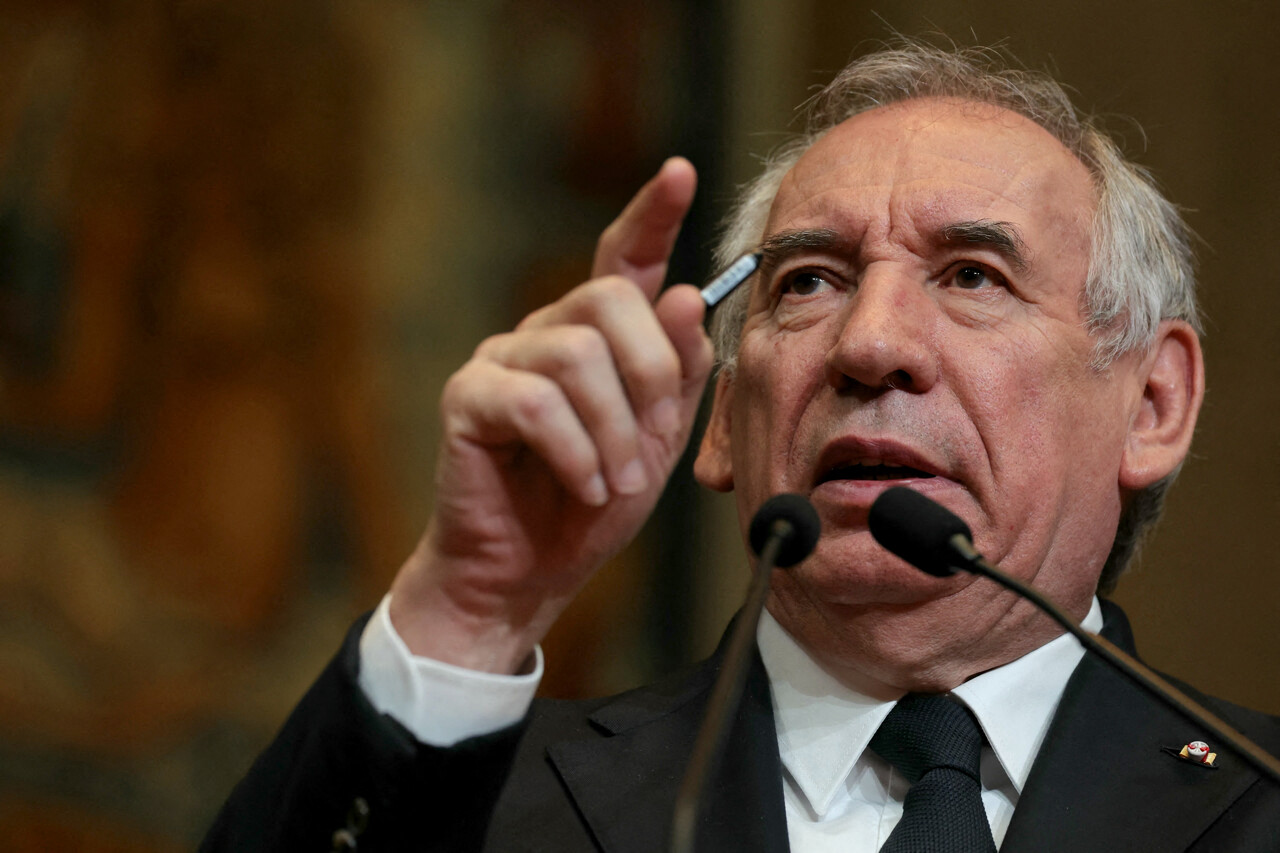 François Bayrou hausse le ton
