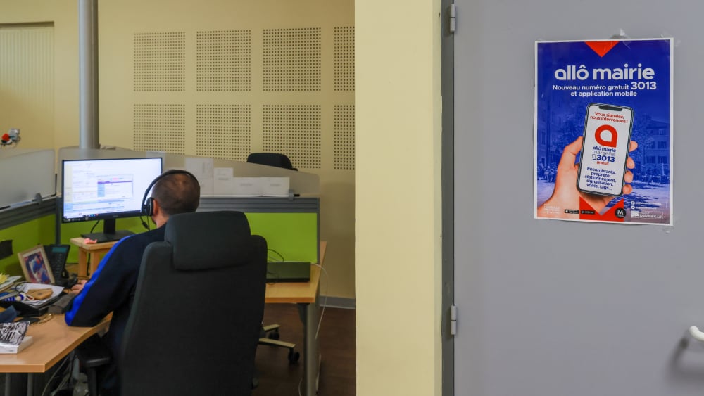 Allô mairie, le service aux 3000 appels quotidiens qui "facilite la vie des Marseillais"