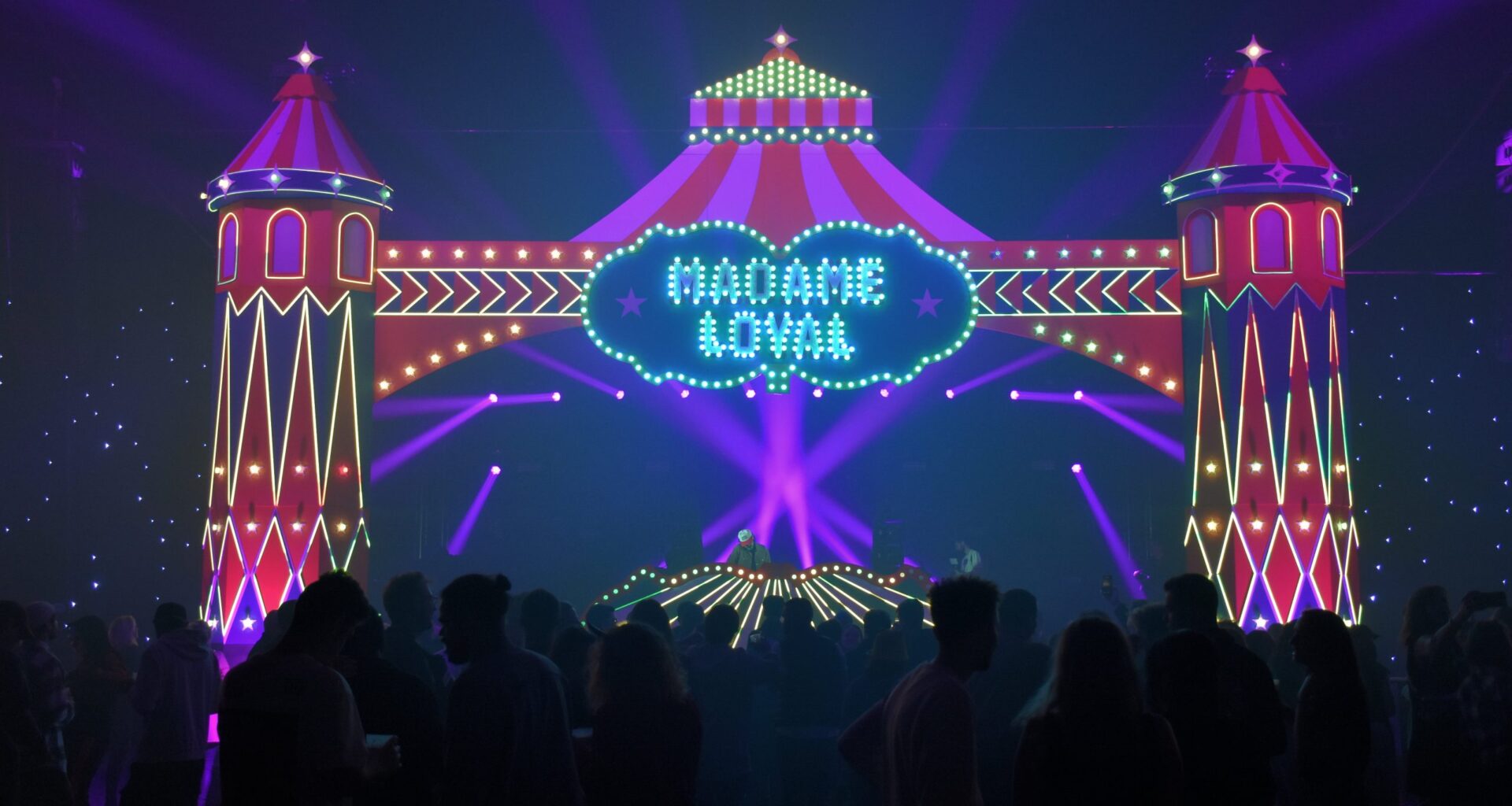 Vendredi 09 mai 2025, la Fête Foraine Électronique Madame Loyal revient à Lille Grand Palais !