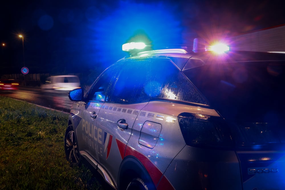 un homme arrêté après avoir blessé sa femme au sabre