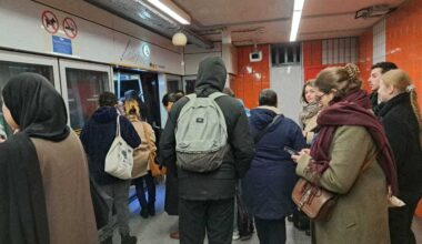 le métro est complètement bloqué et le tram roule au ralenti