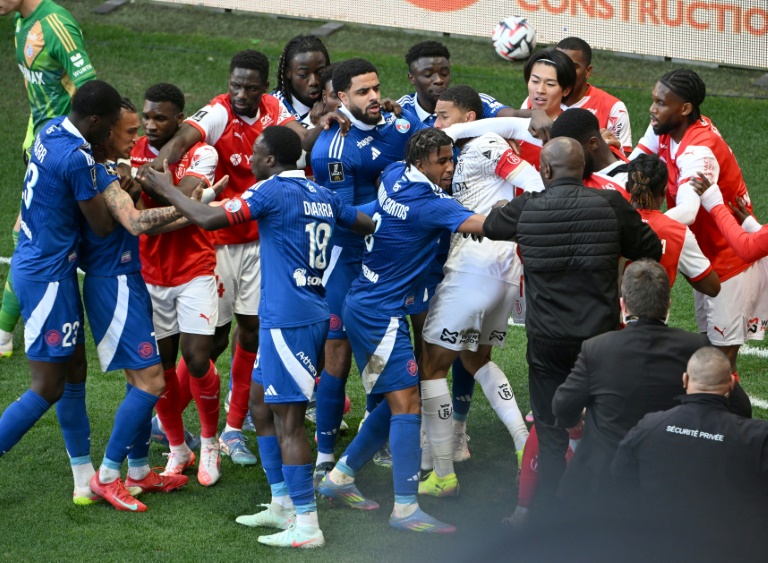 Des tensions ont éclaté en toute fin de match entre les joueurs de Reims et de Strasbourg lors de la victoire à l