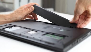 un ordinateur portable en surchauffe sur un canapé provoque l'incendie du logement
