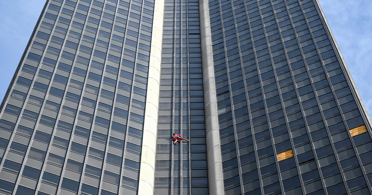 après avoir levé la tête de notre smartphone, a-t-on envie de contempler des écrans sur nos façades ?