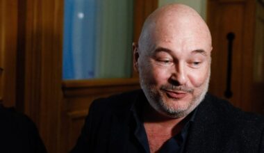Cauet accusé : Europe 2 plaisante de sa longue absence mais c’est limite inapproprié