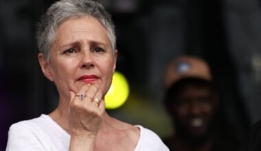 “On me mettait des trucs dans le c*l” : la colère froide d’Anouk Grinberg sur ses tournages avec Bertrand Blier