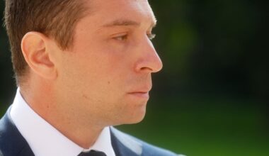 “La dissimulation est très troublante…”, cette photo de Jordan Bardella étrangement jamais publiée