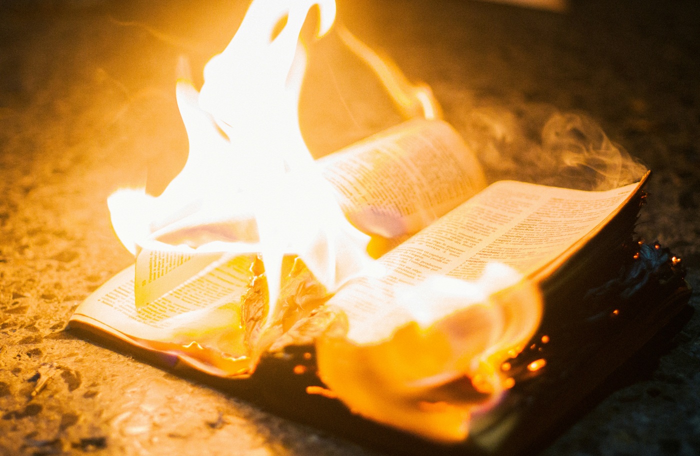 Allemagne: Une bible incendiée dans une église protestante