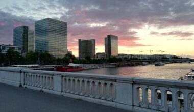 Turnover, sous-effectif, contrats précaires… Pourquoi les "petites mains" de la BnF font grève à Paris