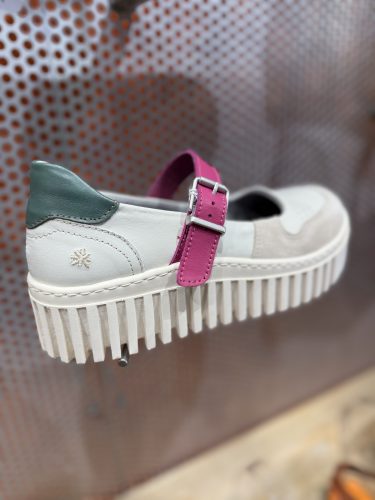 Boutiques chausures vêtements elan chaussures Good vibes homme et femmeIMG_0953