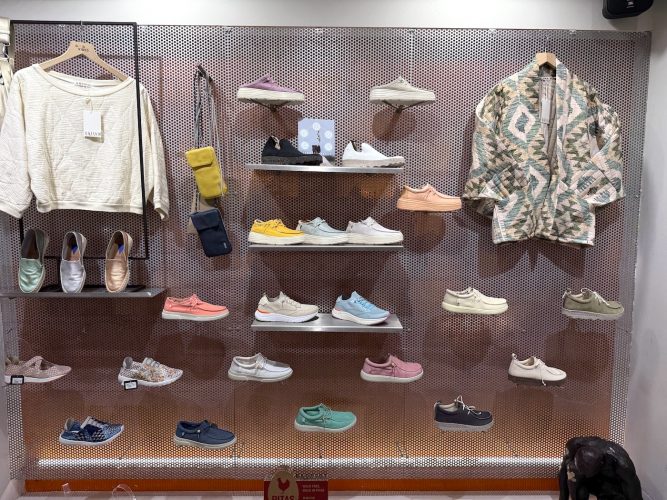 Boutiques chausures vêtements elan chaussures Good vibes homme et femmeIMG_0965