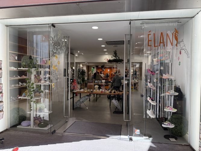 Boutiques chausures vêtements elan chaussures Good vibes homme et femmeIMG_1033