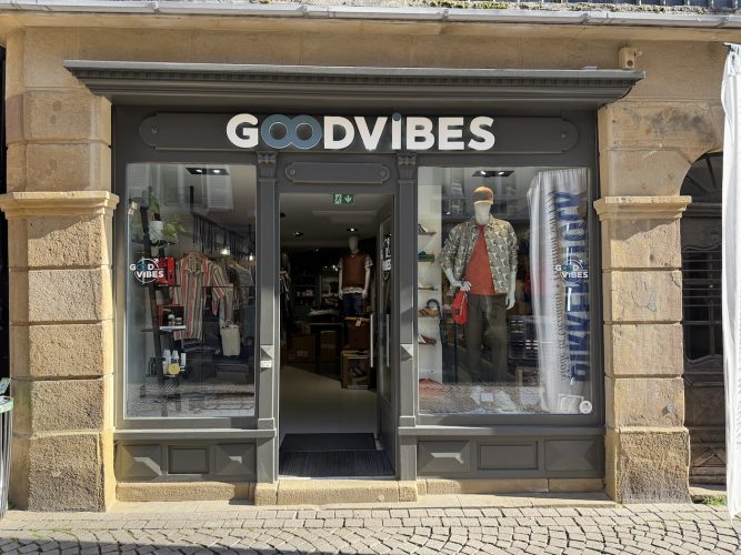 Boutiques chausures vêtements elan chaussures Good vibes homme et femmeIMG_1086