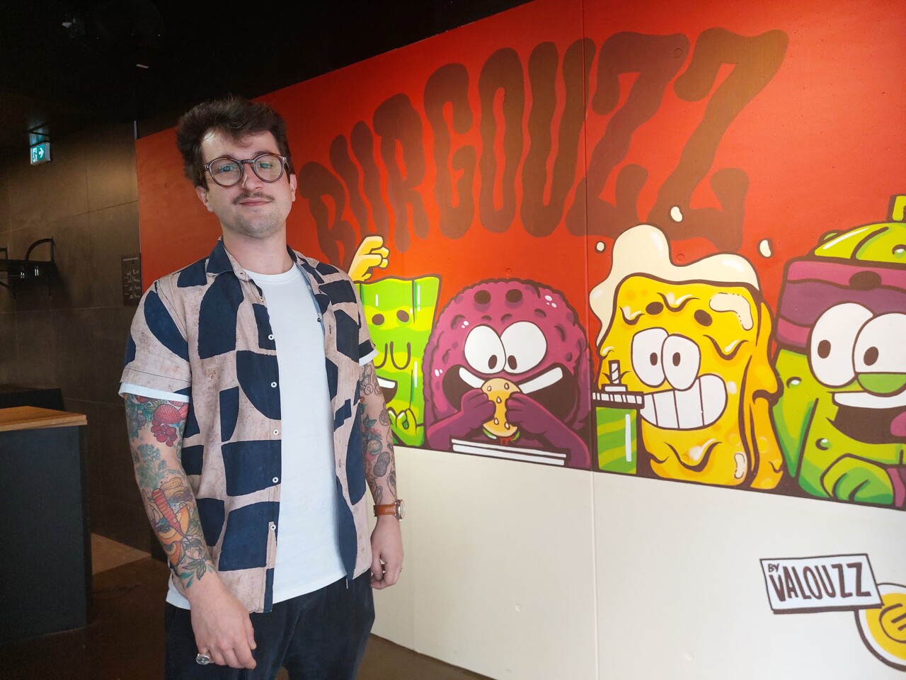 on sait quand va ouvrir Burgouzz, le nouveau restaurant d'un célèbre youtubeur