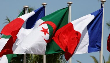 Alger s’insurge, Paris rappelle l'indépendance de la justice