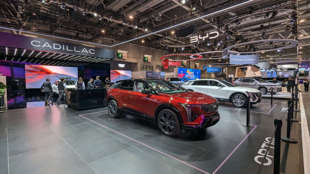Stand Cadillac au Mondial de Paris 2024 // Source : Raphaelle Baut pour Numerama