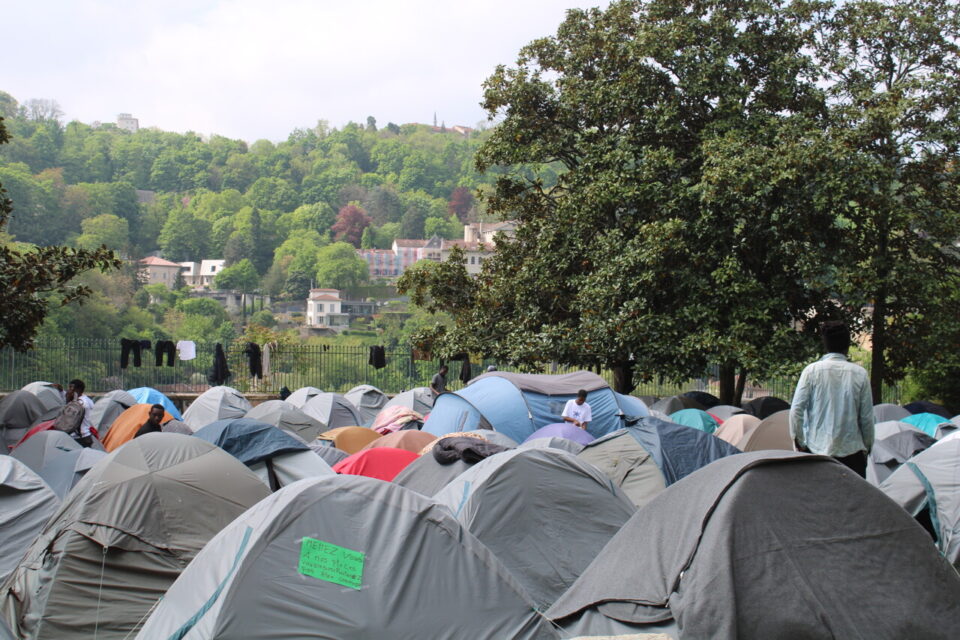 Le campement de migrants du jardin des Chartreux compte 250 jeunes Africains.