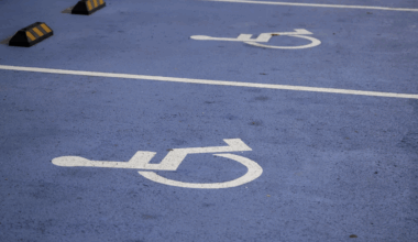 ivre, un SDF s’en prend à un conducteur handicapé
