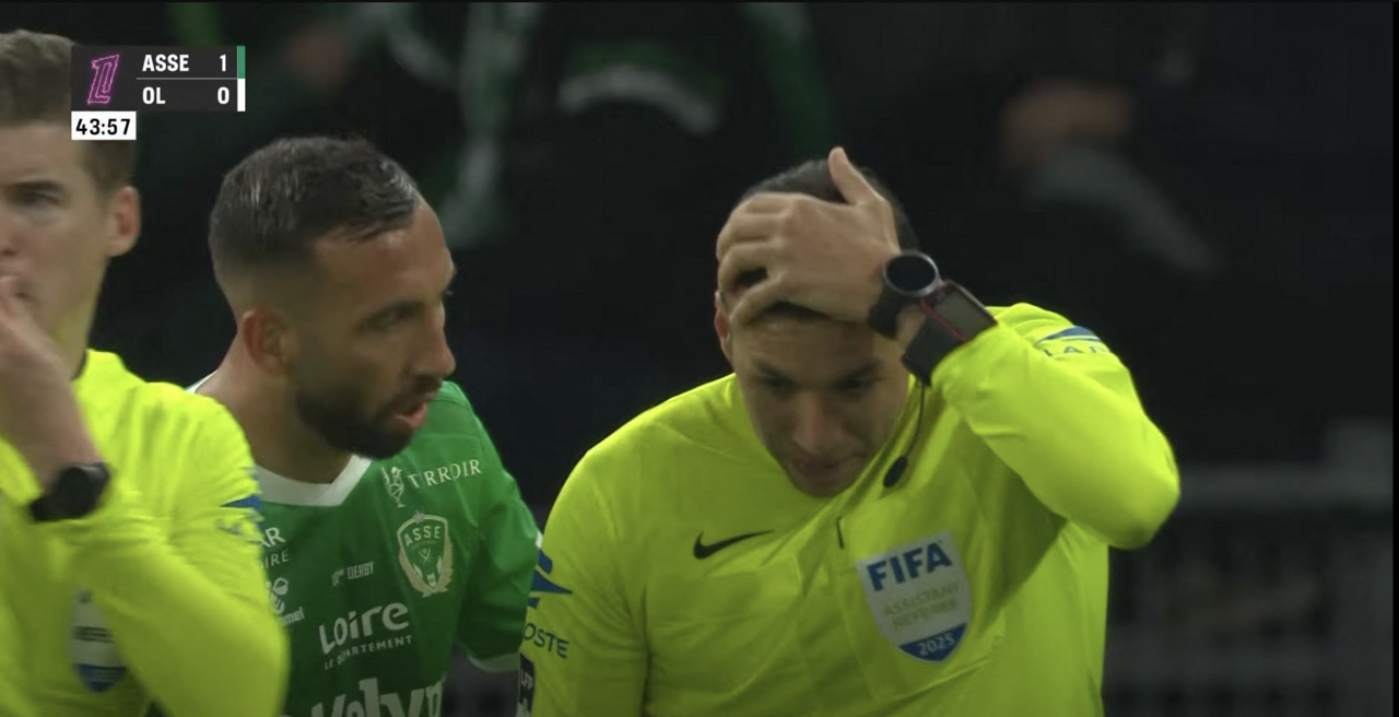 OL : qui est le supporter arrêté après un jet de pièce sur l'arbitre ?