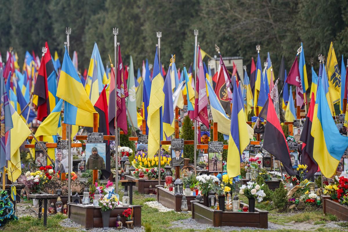 Kiev dit avoir récupéré 909 nouveaux corps de soldats ukrainiens tués