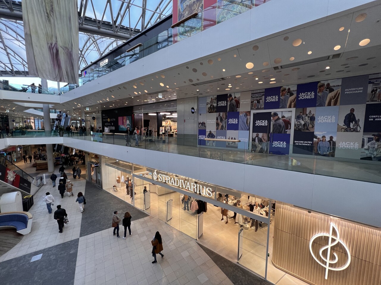 Lyon. Plusieurs nouveaux magasins et restaurants ouvrent au centre commercial Confluence