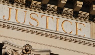 une greffière du tribunal de Marseille écrouée