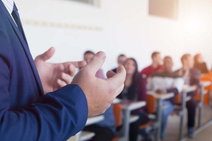 cluster rougeole école isère vaccination prolongée Ma Santé Une salle de classe en isère victime de l'épidémie de rougeole.