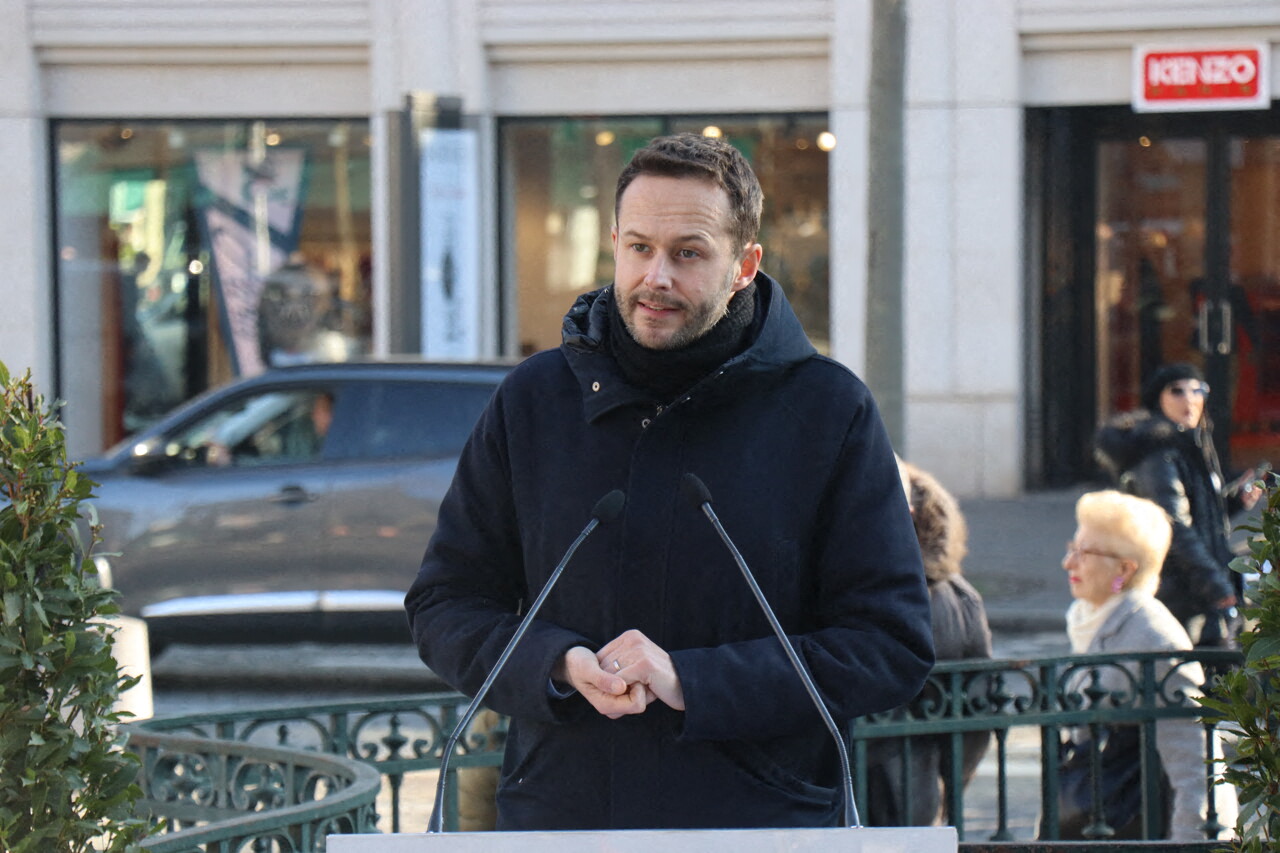 Candidat aux municipales à Paris et jeune papa, David Belliard se confie les difficultés de l'adoption