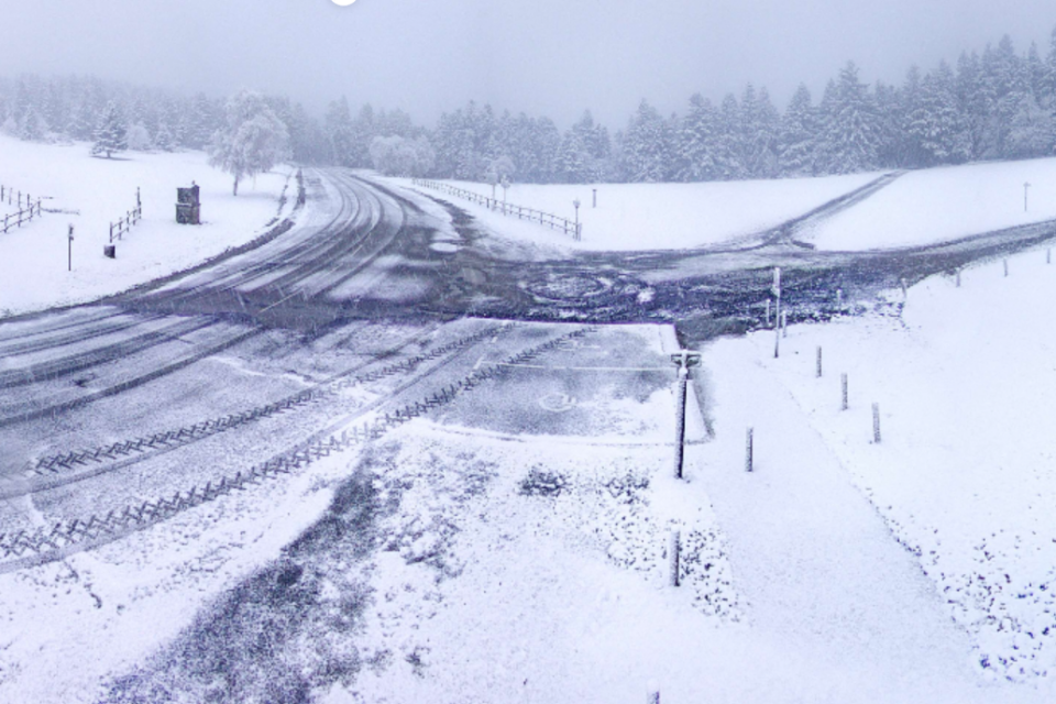 La neige est tombée en certain quantité sur le col de la Loge ce mercredi matin.