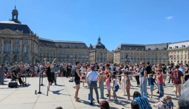 EN IMAGES. Le miroir d'eau de Bordeaux se transforme en studio de danse à ciel ouvert