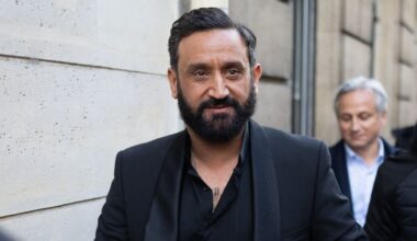 Cyril Hanouna absent d'Europe 1, il fait une annonce en direct de l'avion : "On ne sait jamais"