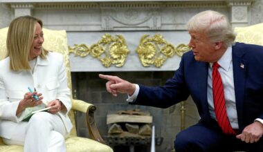 À Washington, Meloni tente de jouer les médiatrices entre Trump et l’Europe