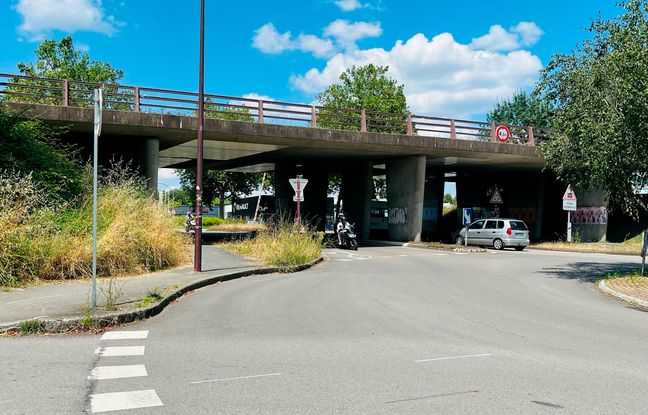 Près de Nantes, un autopont symbole du tout voiture sera détruit le 8 avril prochain