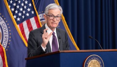 Donald Trump s’en prend au président de la Fed, « trop lent » à baisser les taux