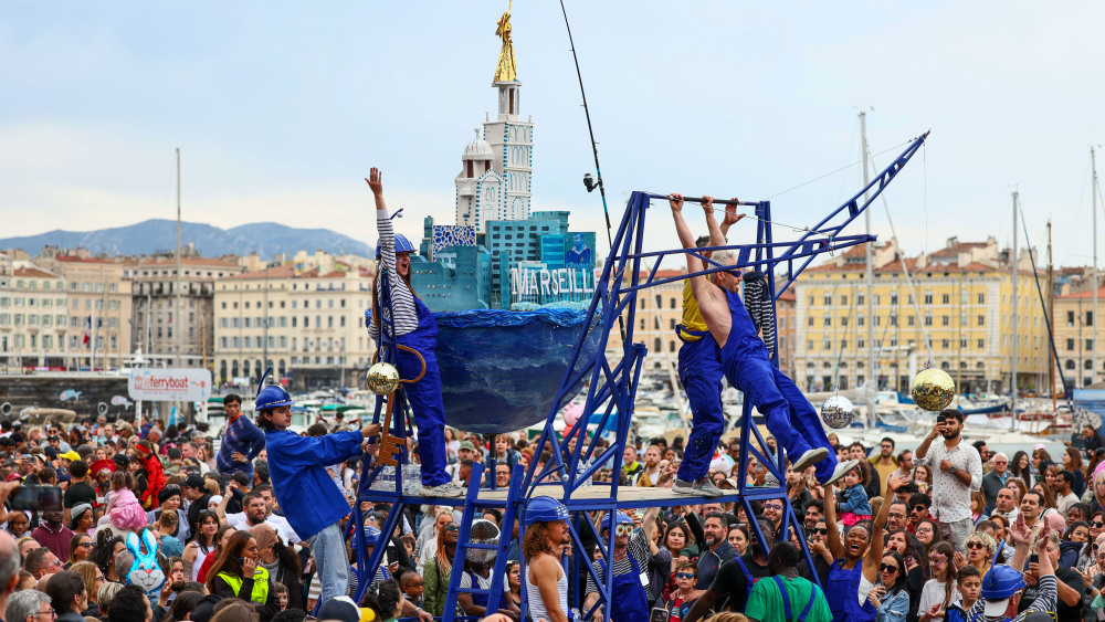 10 000 Marseillais dans la rue pour le Carnaval bleu