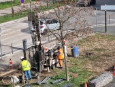 Des sondages ont été réalisés ces derniers à la Confluence. Le tracé du Tramway Express de l'Ouest Lyonnais devrait passer par la rue Montrochet.Photo Aline Duret