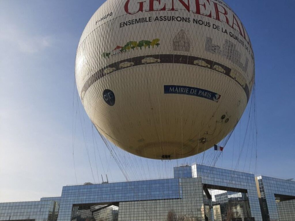 Après trois mois d'absence, le ballon Generali flotte à nouveau dans le ciel de Paris