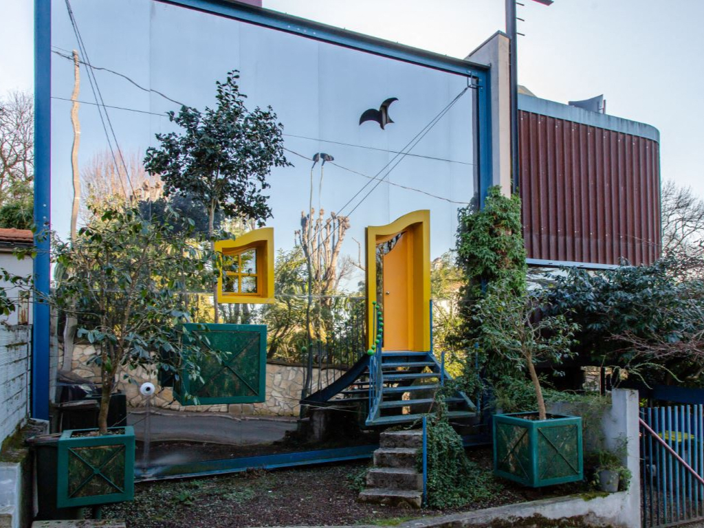 à Clamart, cette propriété aussi exceptionnelle qu'atypique est à vendre