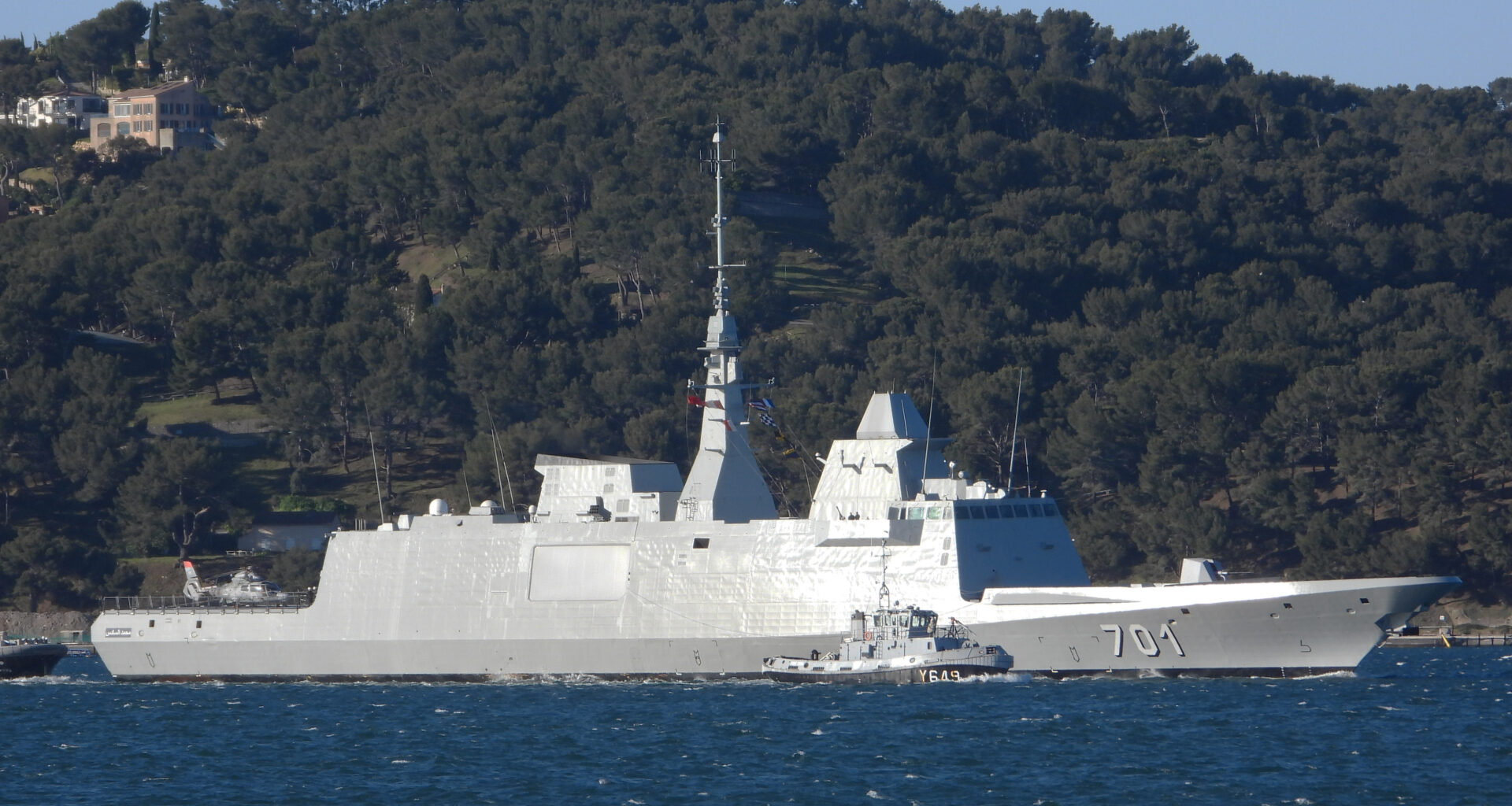La FREMM marocaine à Toulon après avoir évolué avec le groupe aéronaval français