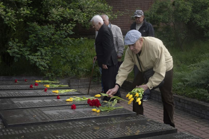 Des vétérans des opérations de nettoyage rendent hommage aux pompiers de Tchernobyl à l'occasion du 39e anniversaire de la catastrophe nucléaire de Tchernobyl, 