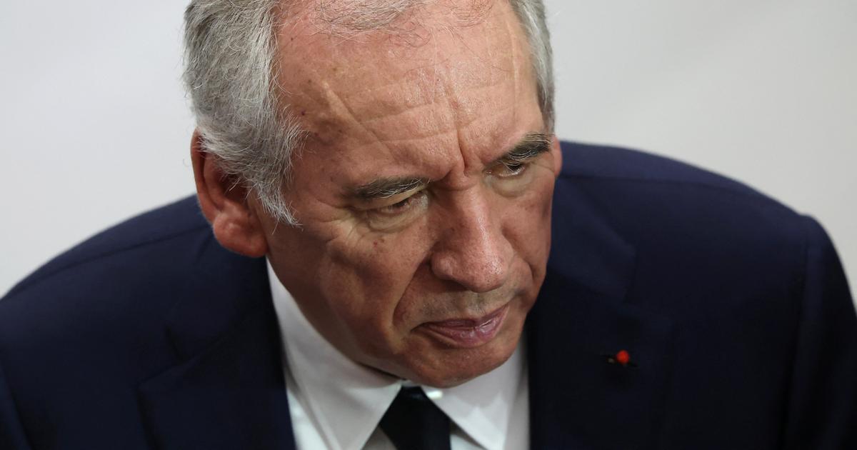Face à la hausse du coût de la fonction publique, François Bayrou tape du poing sur la table