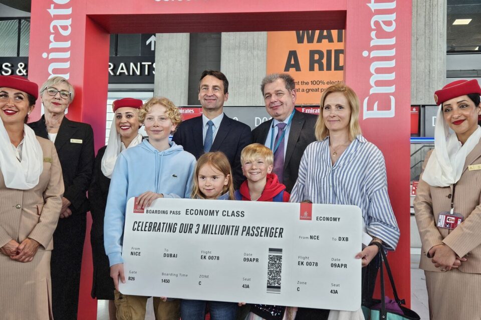 Le directeur de l'aéroport de Nice, Franck Goldnadel, était également présent pour la remise de ce cadeau hors norme.