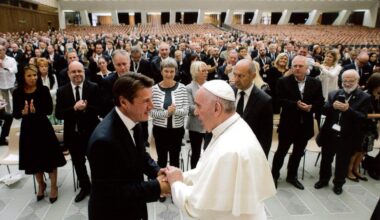 Christian Estrosi prend une mesure pour lui rendre hommage