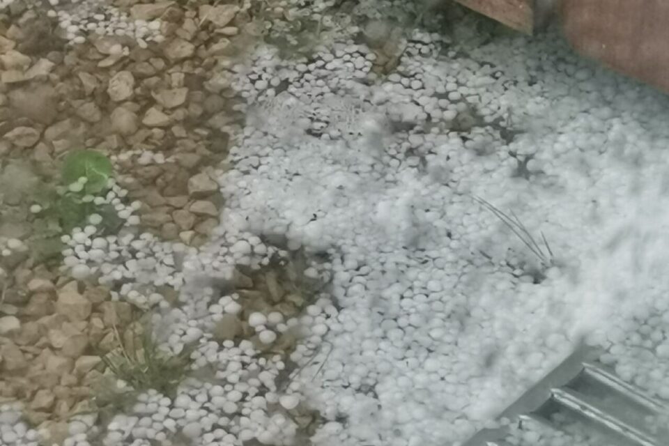 Des orages de grêle se sont abattus à Saint-Marcellin (Isère) et ses alentours lundi 28 avril en fin de journée.