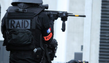 un fourgon blindé visé par une attaque, le Raid de Lyon intervient